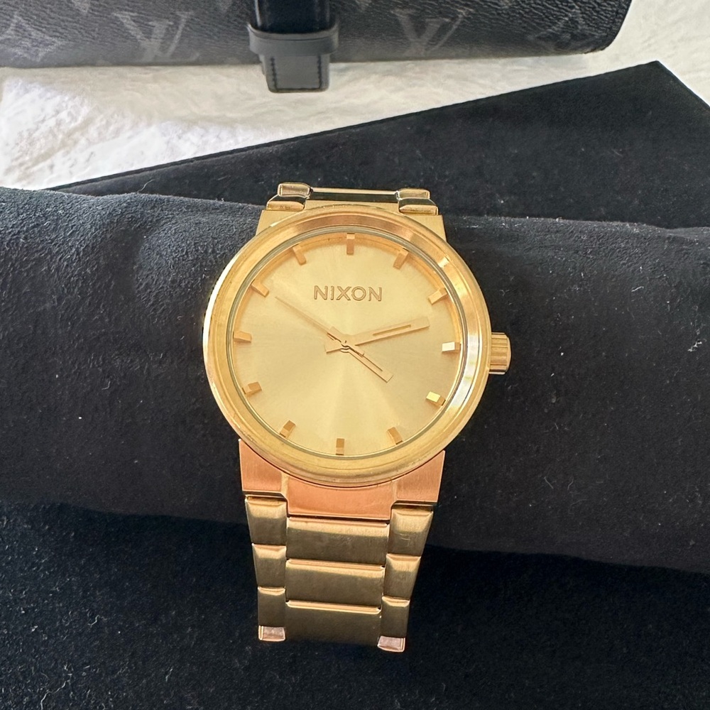 Nixon Shoot to Thrill The Cannon Classic Gold-Tone Watch - Excellent Condition!